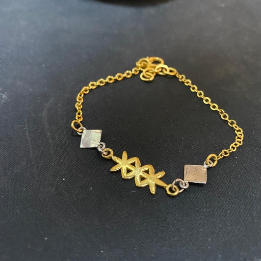 [NJE01029] Horizontal 3 flowers centre piece gold with garnet