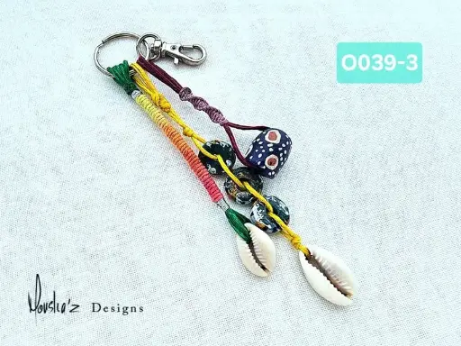 [MDE01440] (O039-3) Cowrie Shells & African Beads corfil key chain 