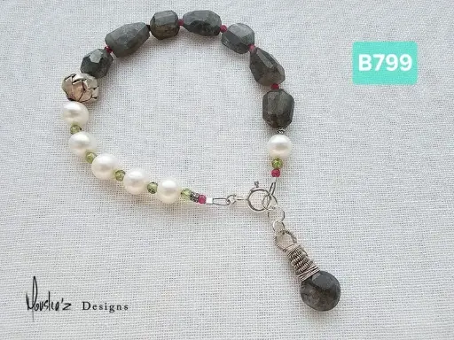 [MDE01482] (B799) Pearl, fine Indian cut Labradorite, Ruby & Peridot bracelet