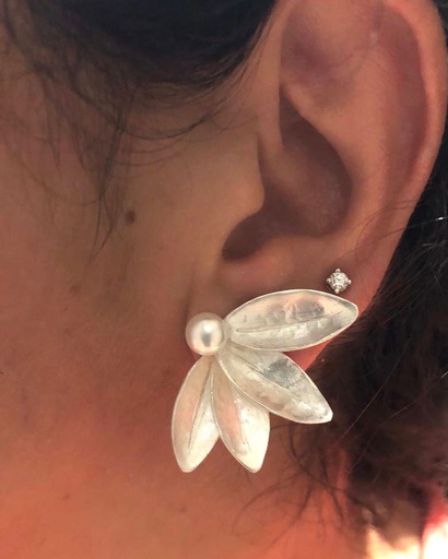 Pearl & Petals Earrings