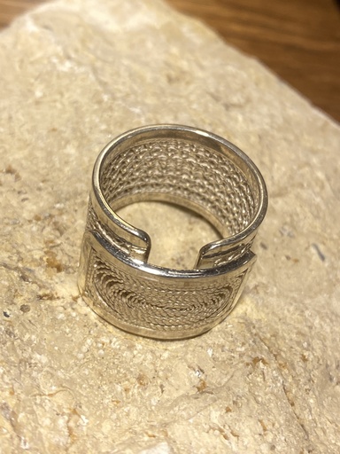 Filigree Esmeralda Ring